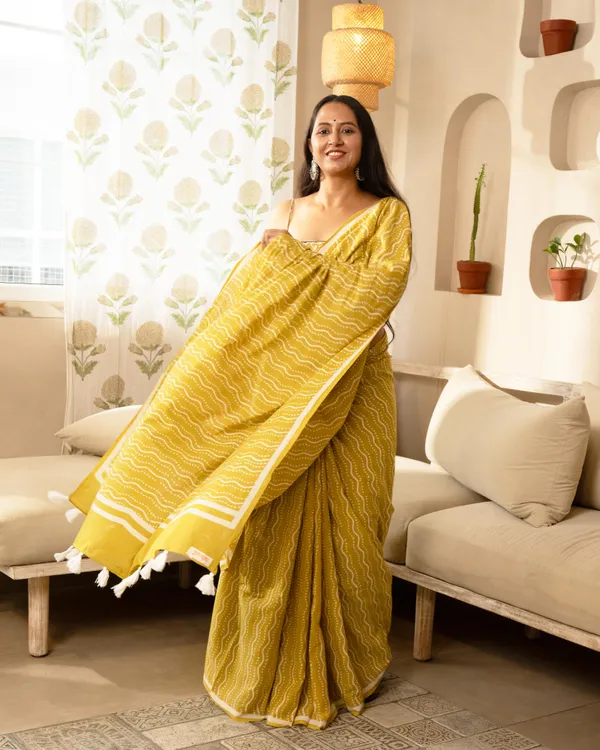 Yellow_Cotton_Waves_H_Block_Printed_Mul_Saree_With_Tassels_For_Women